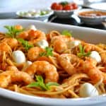 esparguete com camarão e molho de tomate e vinho branco esparguete com camarão e molho de tomate e vinho branco